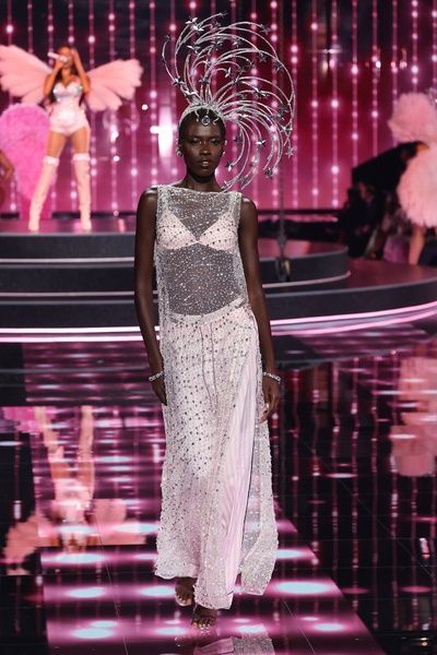 Бюстгальтер на кісточках Victoria's Secret 967928167 з формованою чашкою 967928167 фото